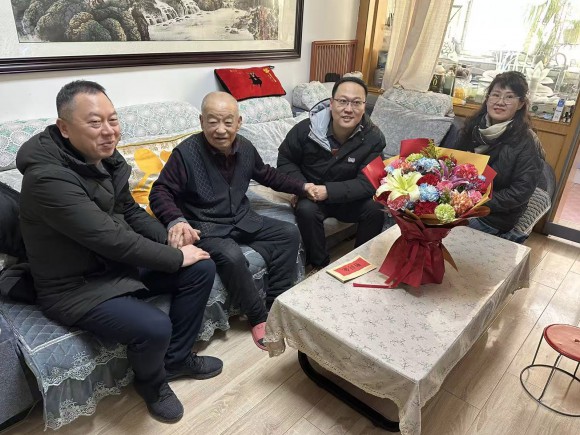 新春慰問暖人心 情系黨員顯擔當